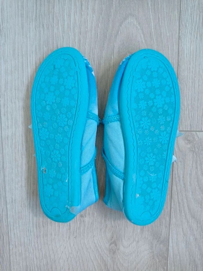 Chaussons bleus 'La reine des neiges ' 27 - photo numéro 2