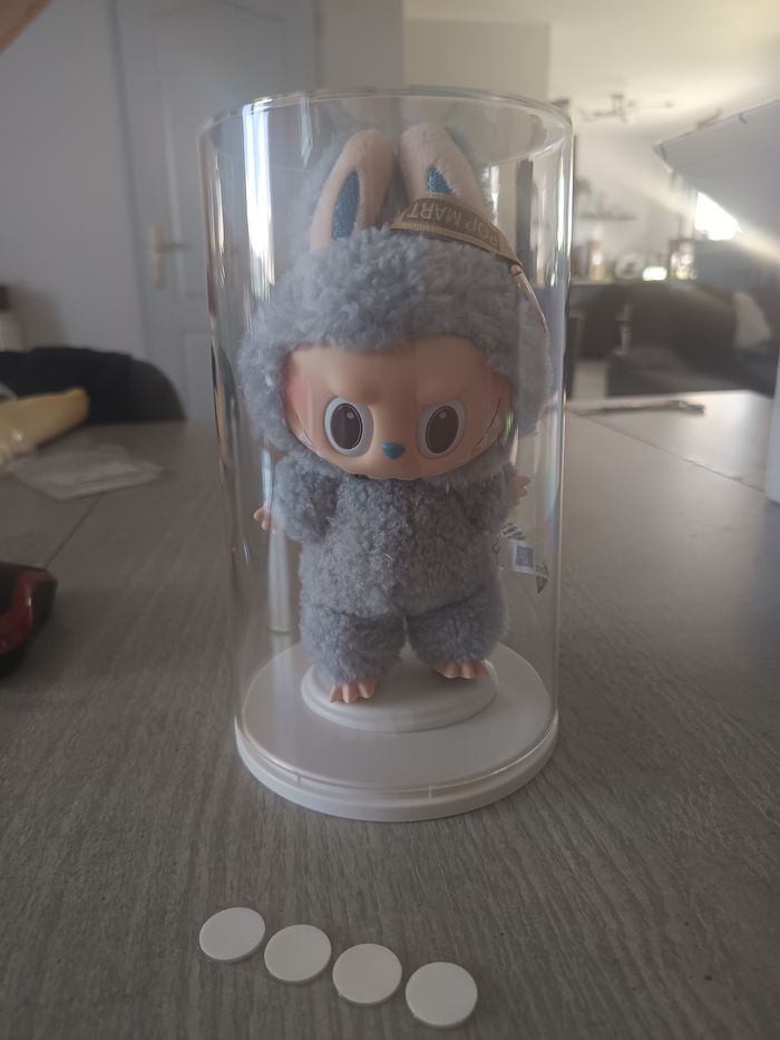 Vitrine socle pour labubu
