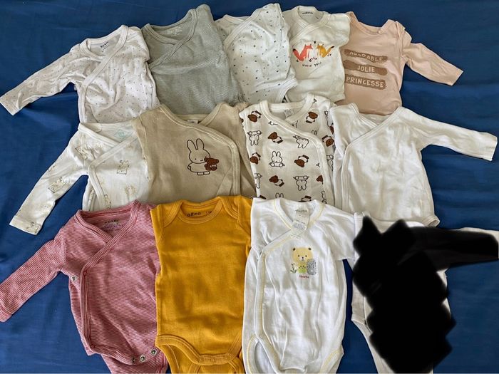24 body 1 mois fille et garçon
