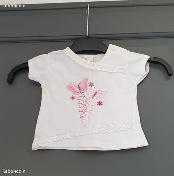 T-shirt avec motif et dentelle en TBE - T. 6 mois