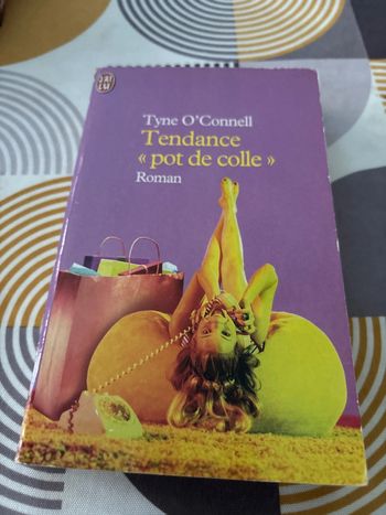 Roman tendance pot de colle tyne O connell