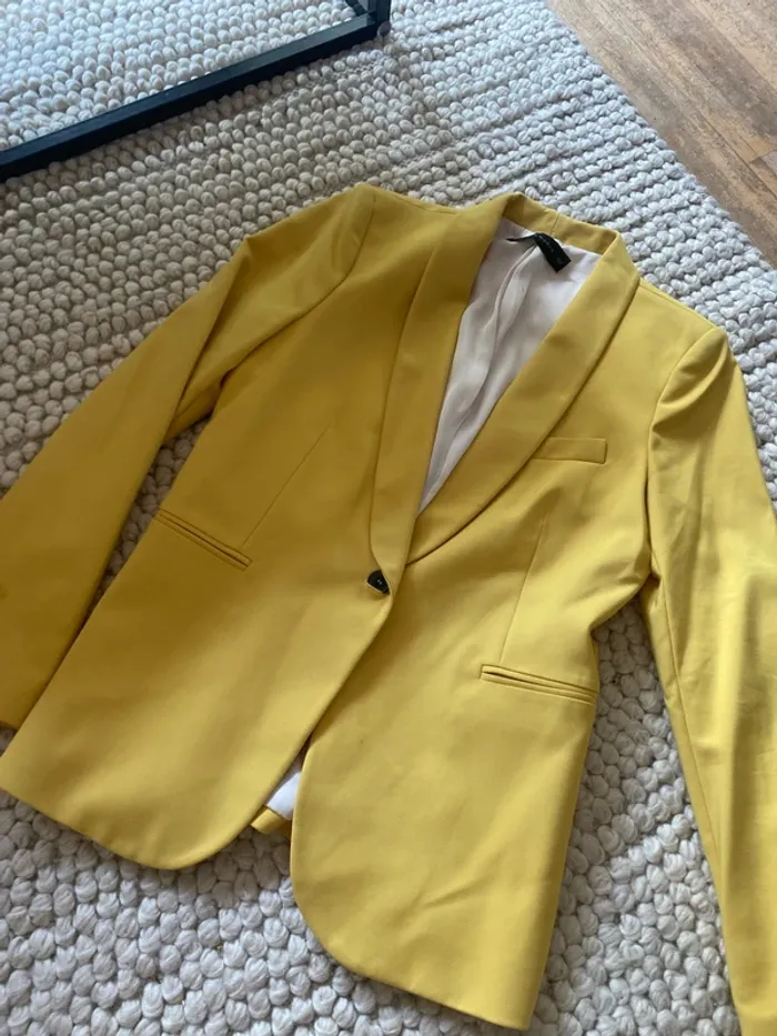 Gelber Blazer