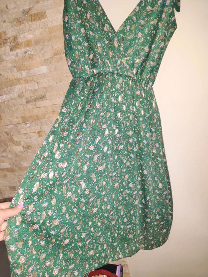 Robe légère verte fleurie dorure - photo numéro 4
