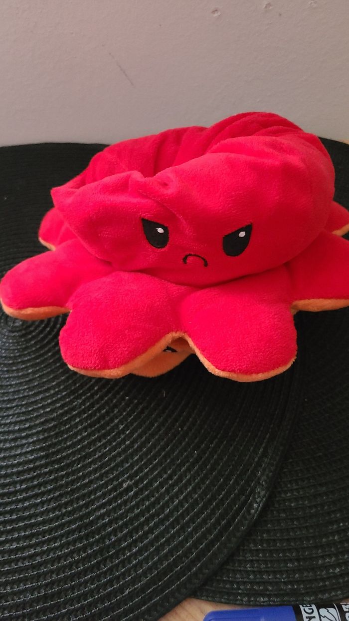 Doudou peluche réversible pieuvre rouge orange AVENE - photo numéro 2