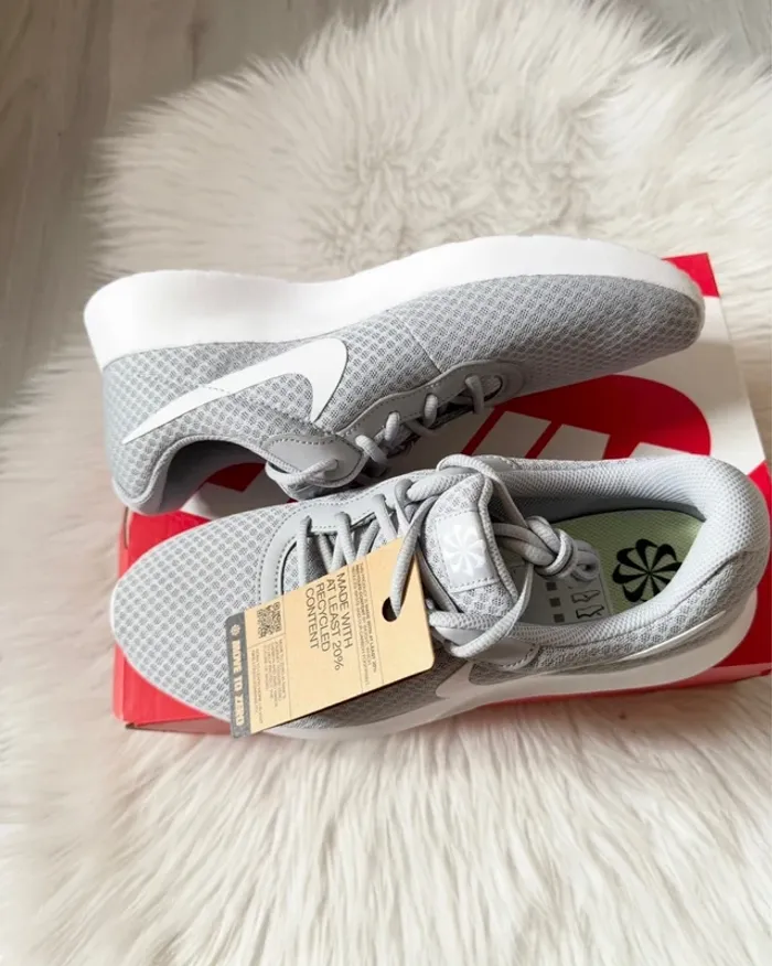 Nike Tanjun – Taille 44,5 – gris/blanc – Neuf avec étiquette - photo numéro 13