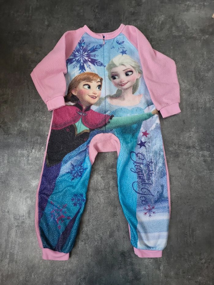 Combi pyjama reine des neiges 5 ans très bon état