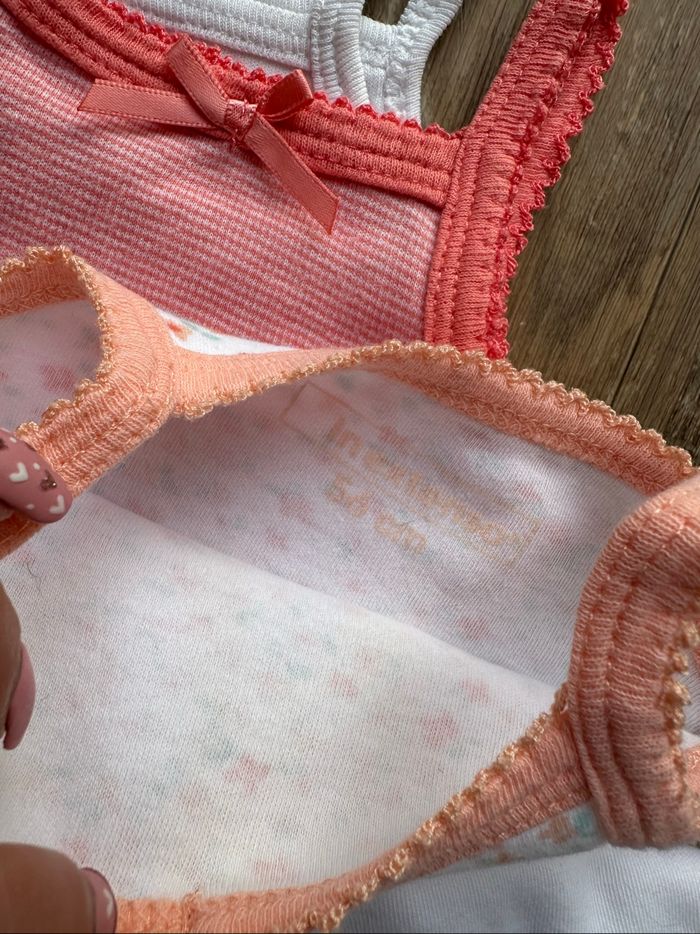 - 6 bodys MC toutes marques - 1 mois - Très bon état - photo numéro 2