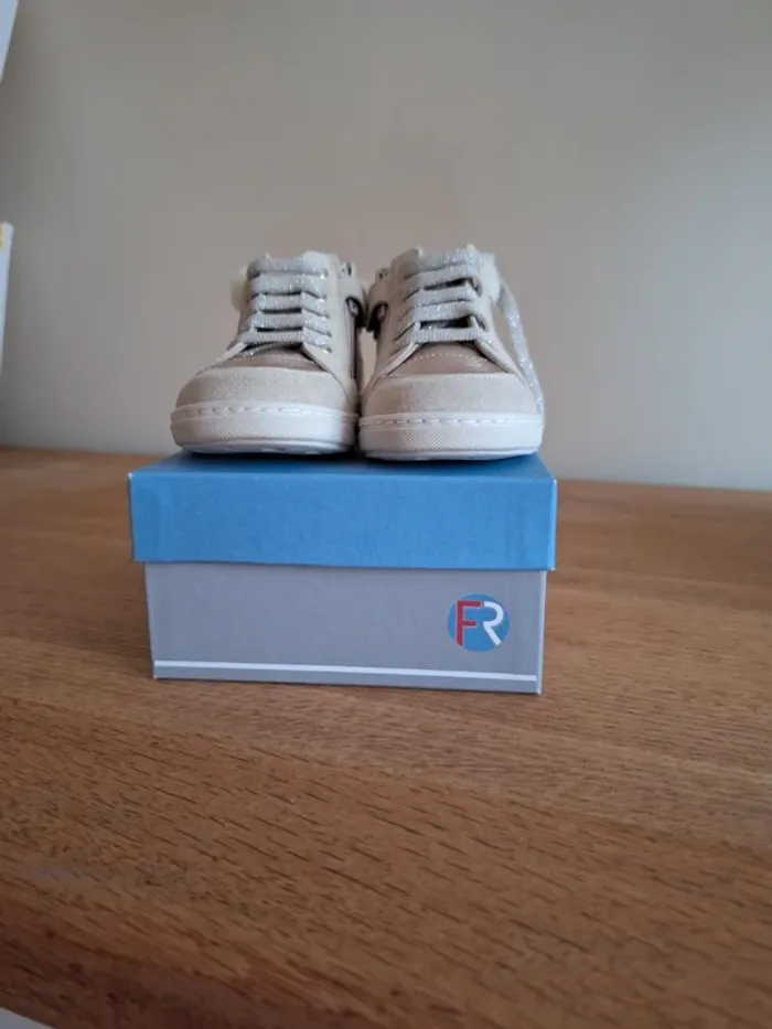 Nieuwe schoenen goudkleurig - photo numéro 5