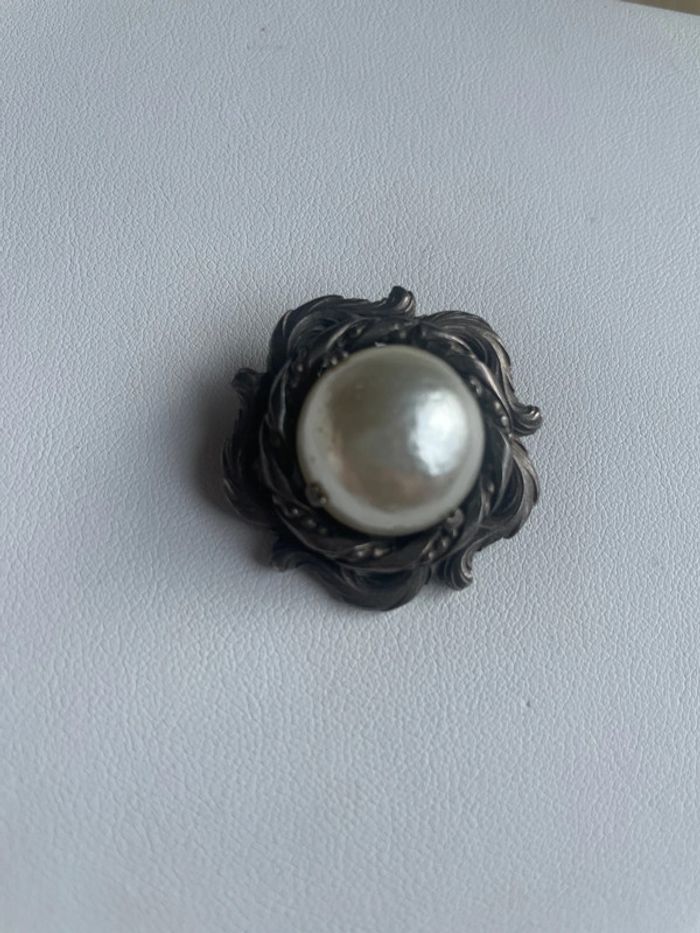 Broche ancienne perle argentée - photo numéro 2
