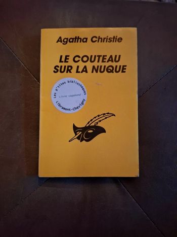 Le couteau sur la nuque