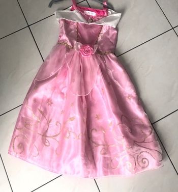 Belle robe La Belle au Bois Dormant T140 rose, or et blanche Très bon état