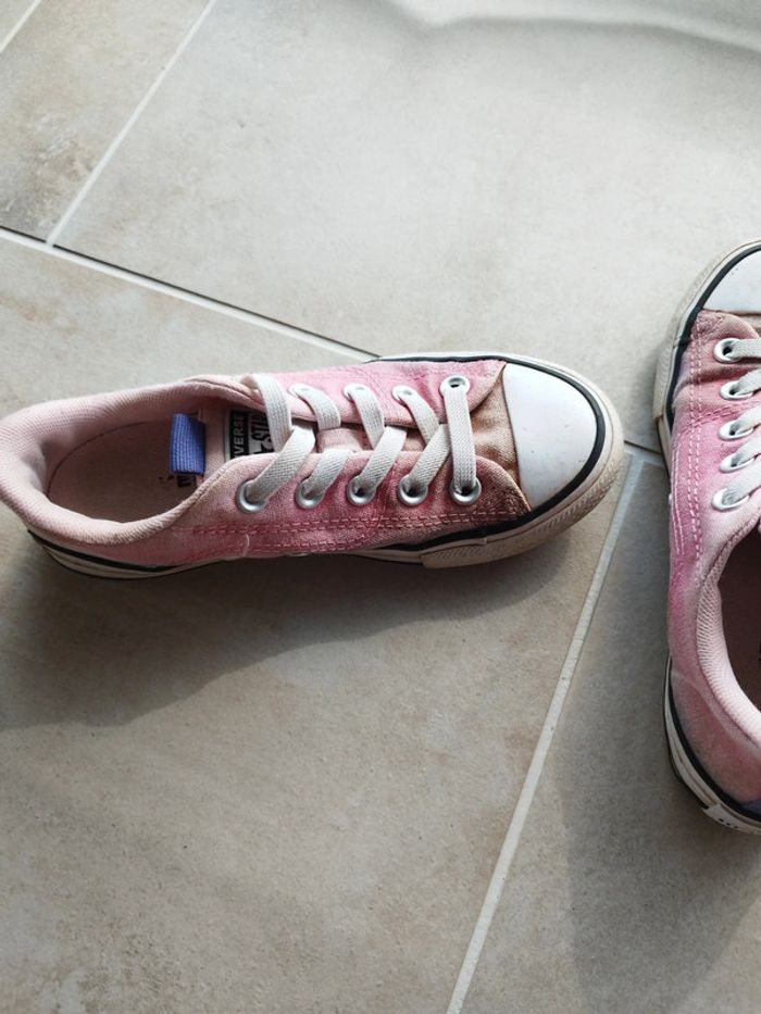 Baskets Converse taille 32 - photo numéro 2