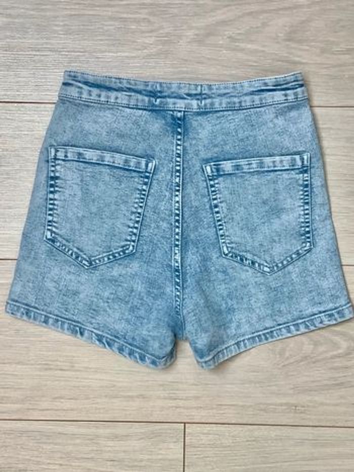 Short Neuf Jennyfer taille 34 - photo numéro 2