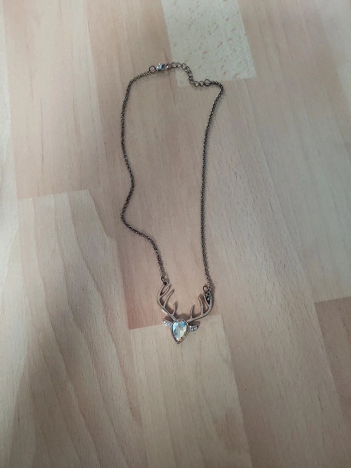 Collier fantaisie thème cerf biche forêt