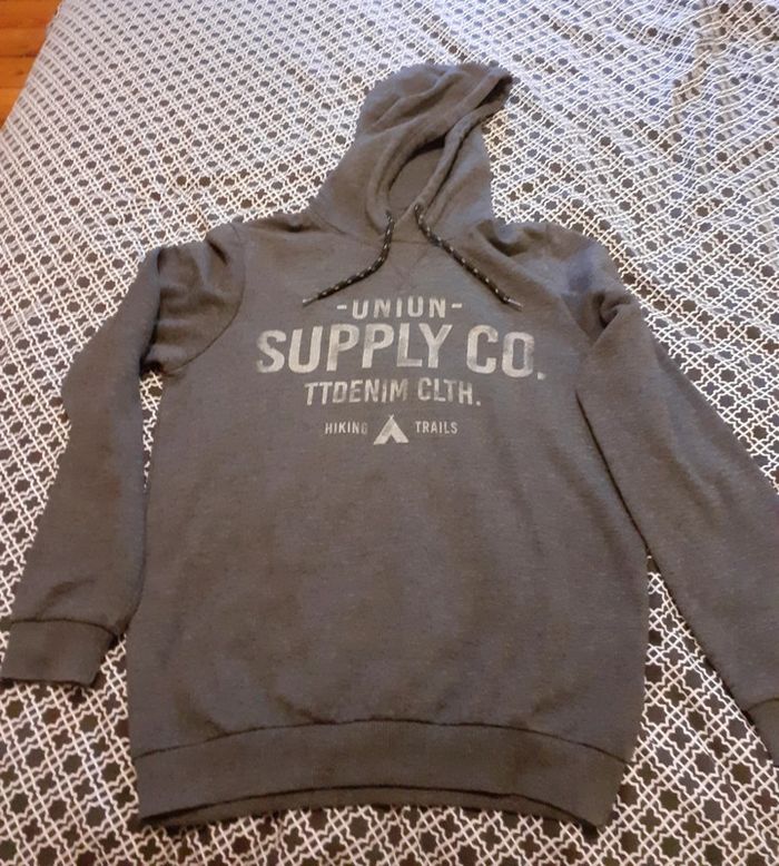 Sweat avec capuche