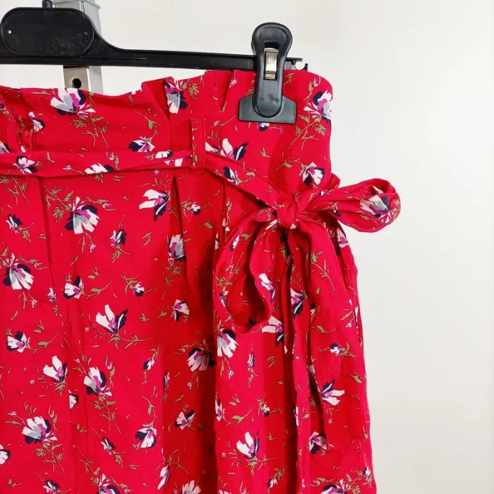 Jupe portefeuille rouge à fleurs Caroll taille 40 en viscose fluide A1452 - photo numéro 5