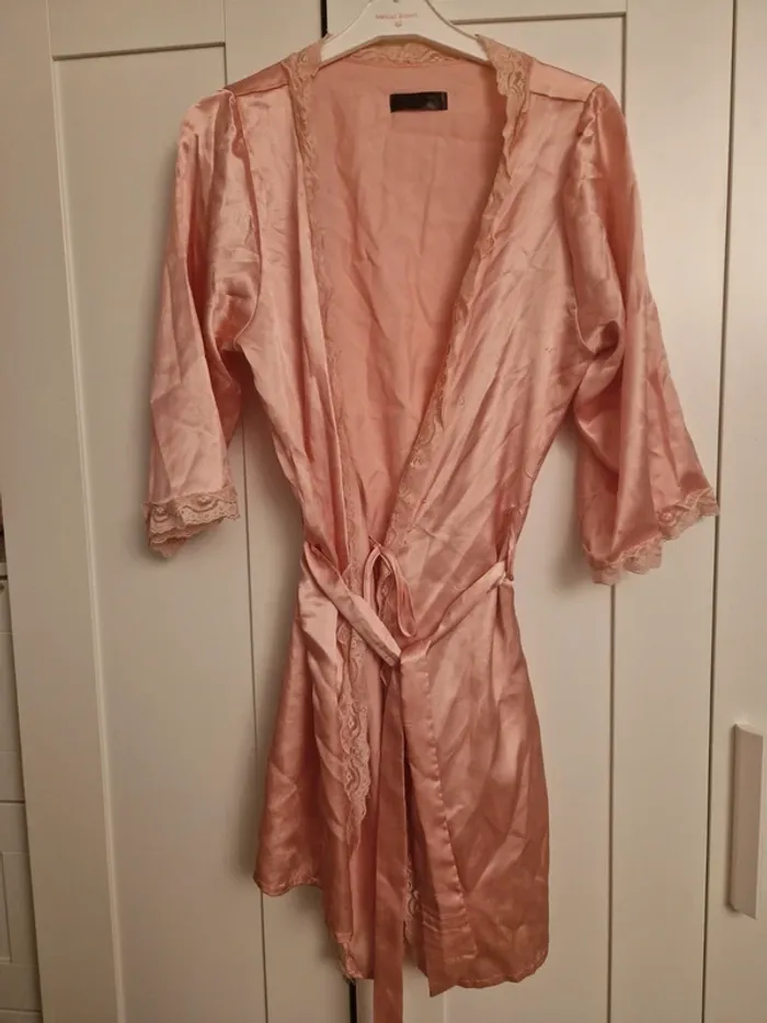 Déshabillé satiné rose, Taille 2