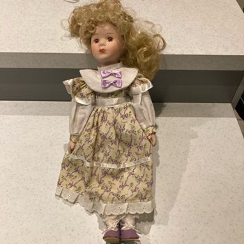 Poupée porcelaine 40 cm