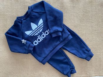 Ensemble Sweat et pantalon bleu foncé  9-12 mois Adidas