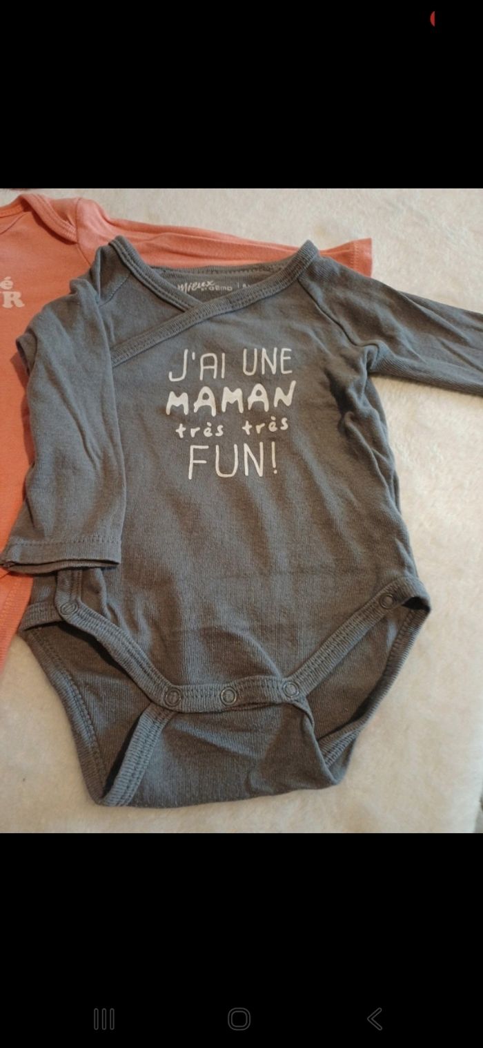 Lot de 2 bodies bébé taille 6 mois - photo numéro 2
