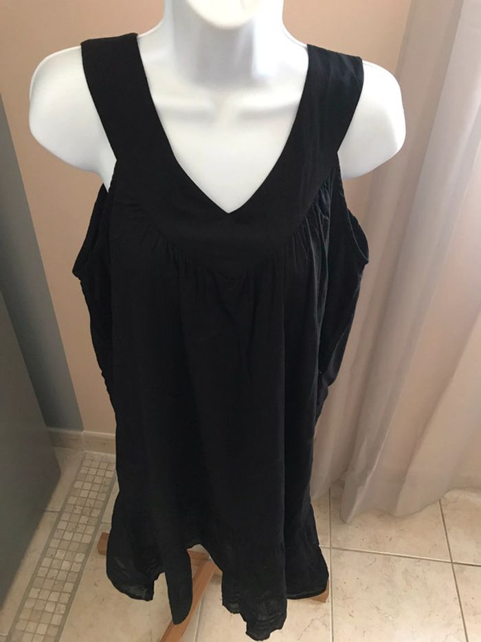 Robe noire à bretelles - photo numéro 2