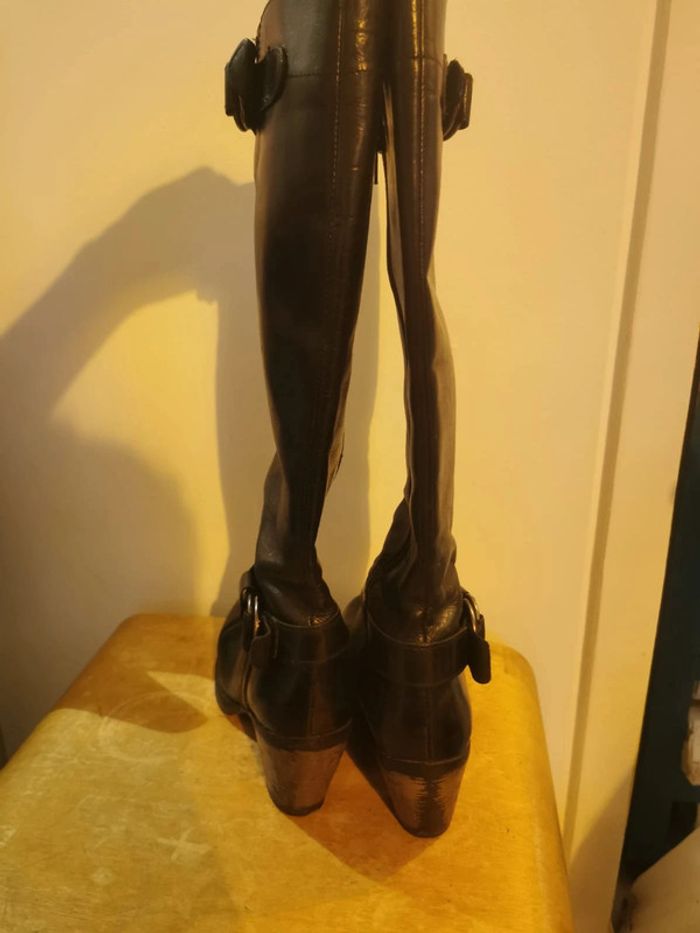 Bottes noires - photo numéro 3