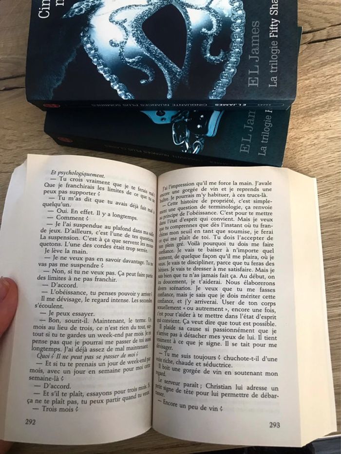 Livres Cinquante Nuances de Grey T 1,2,3 - photo numéro 7