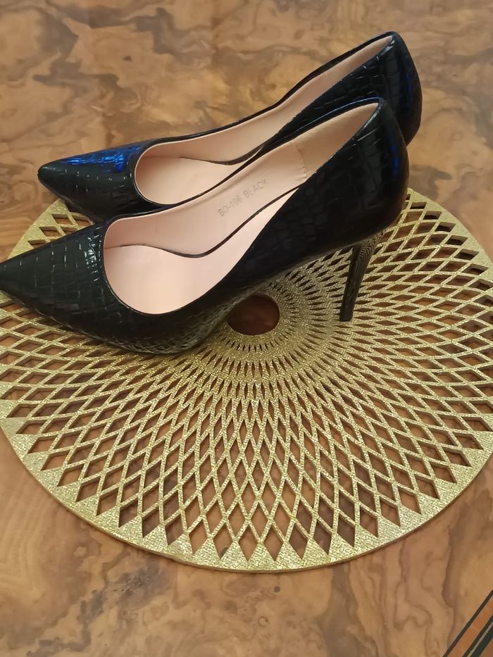 Escarpins Mulanka taille 38 Neuf - photo numéro 2