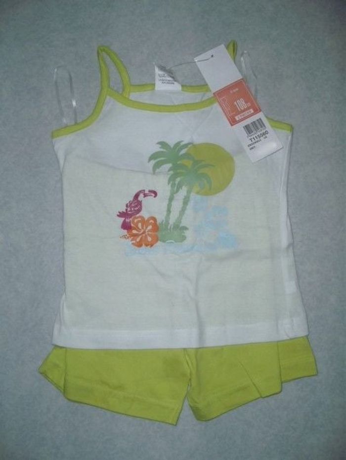 Ensemble débardeur + short NEUF