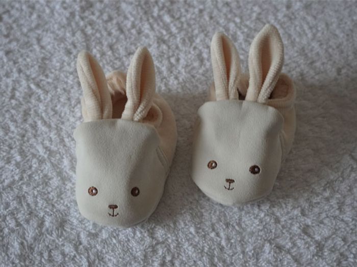 Chaussons écrus daim/velours brodés Kaloo pour bébé Taille : 0/6 mois - photo numéro 2