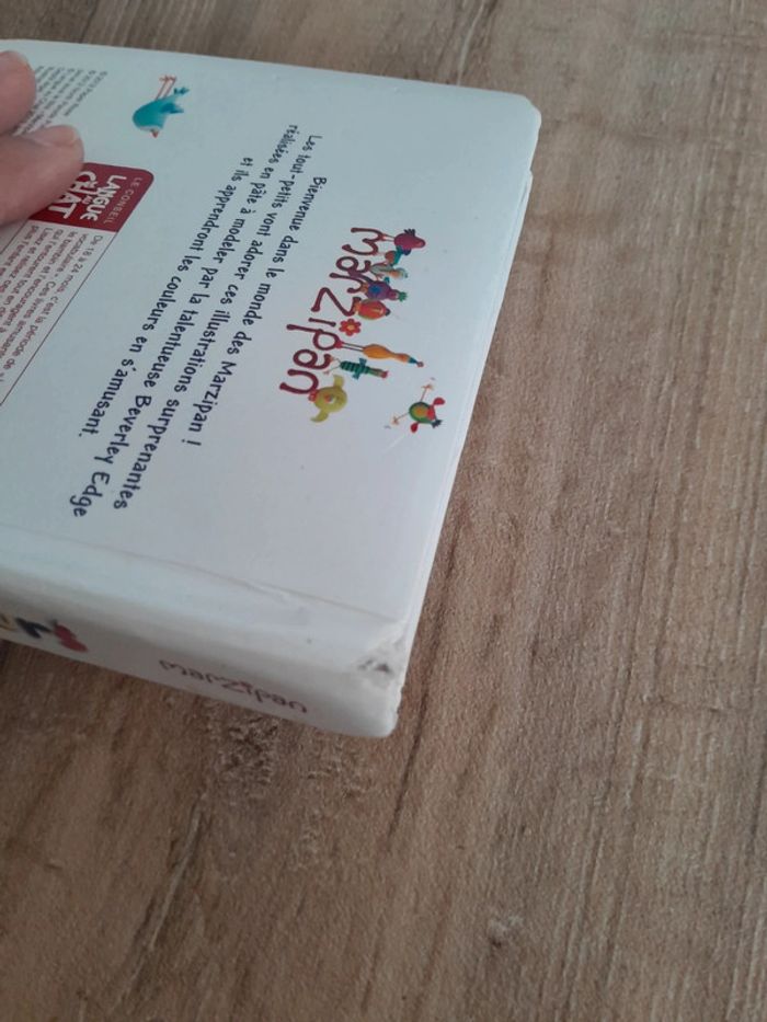 Livre cartonné Les couleurs langue au chat 🌺Marzipan - photo numéro 4