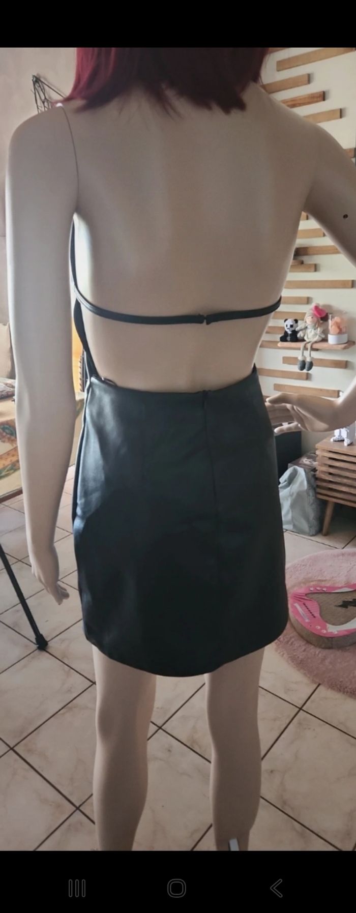 Robe noire dos nu - photo numéro 3