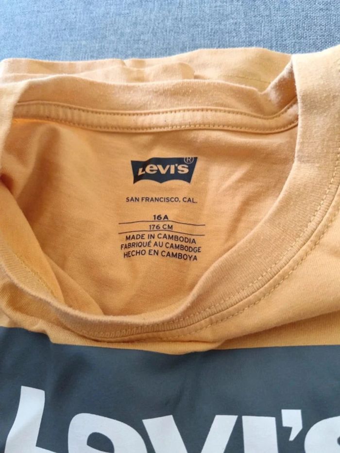 C56 t-shirt moutarde Levi's 16 ans - photo numéro 3