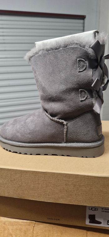 Ugg grise haute 2 nœuds