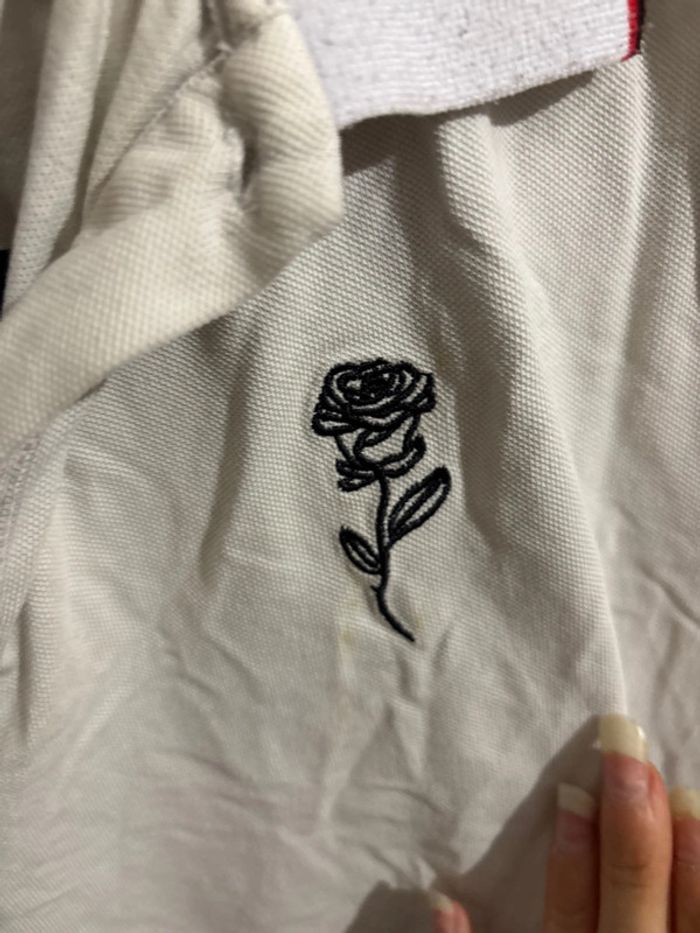 Polo avec une rose - photo numéro 2