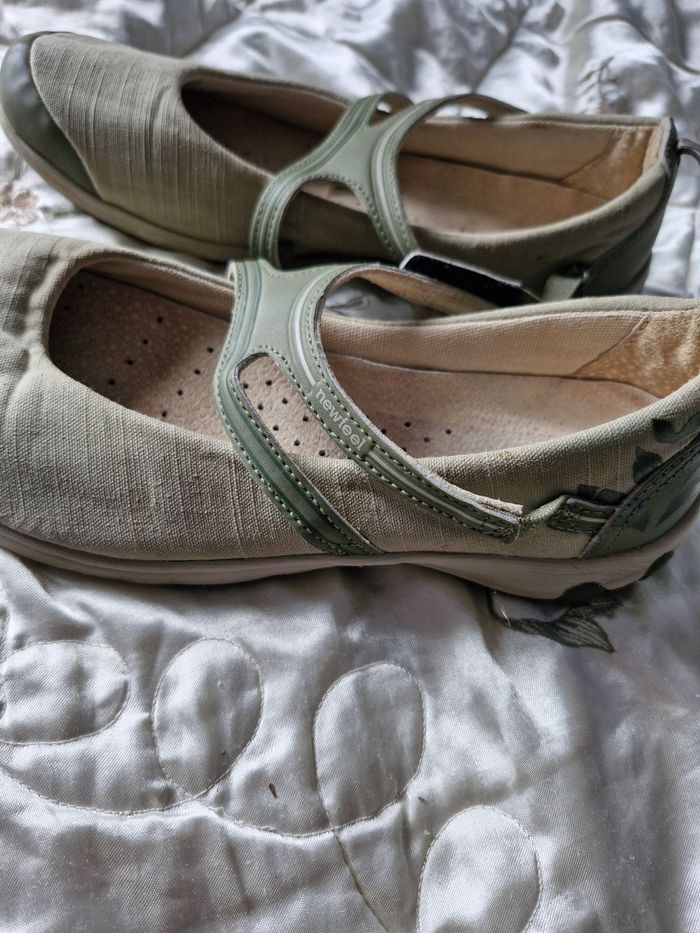 Magnifiques ballerines a bride ton vert - photo numéro 4