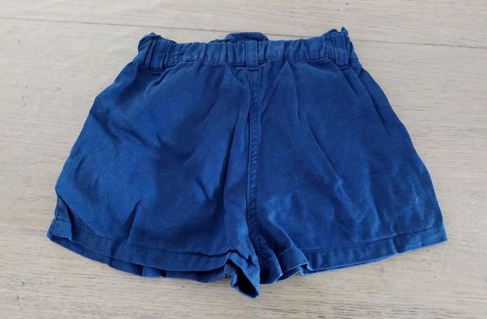 Short fille 5ans en tres bon état - photo numéro 2
