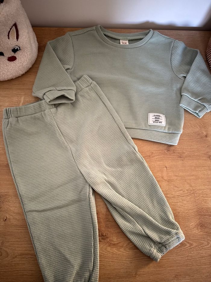 Ensemble vert Cosy Club - 9 mois - photo numéro 2