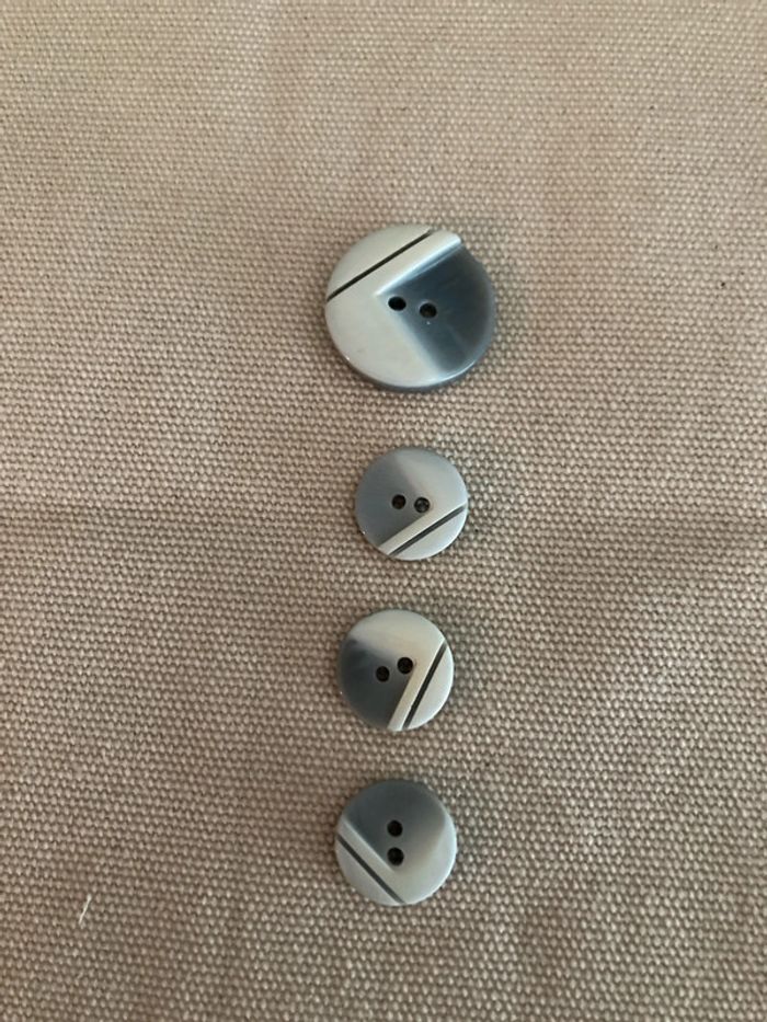 Boutons gris beige