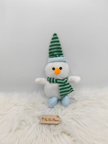 Doudou peluche Bonhomme de neige blanc et vert rayé