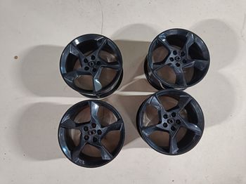 4 jantes Lego 
75mm diamètre 
Couleur noir 
Envoi possible