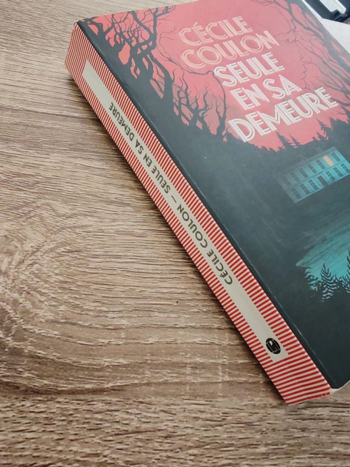 Cécile Coulon 🌸 Seule en sa demeure - photo numéro 3