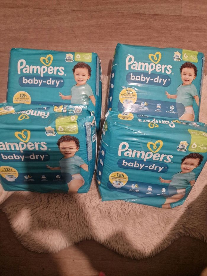 Lot de 4 paquet couche pampers taille 6 134 couches
