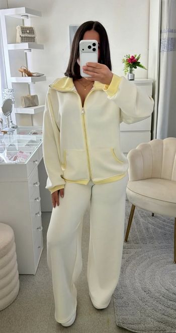 Ensemble sportwear élégant blanc et liseré jaune t.u 36/42