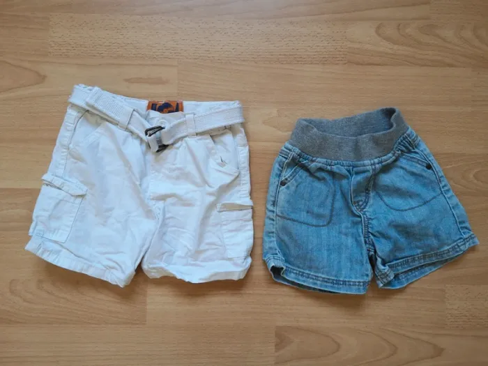 Lot 2 shorts 18 mois