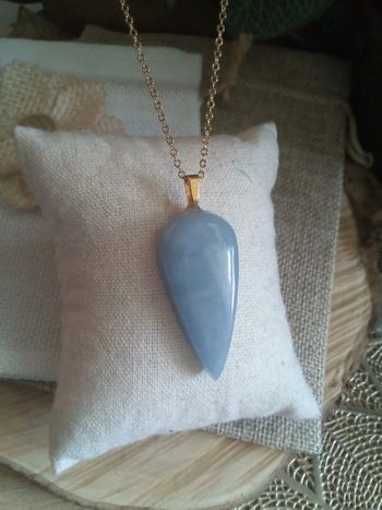 Collier avec pierre de calcite naturelle