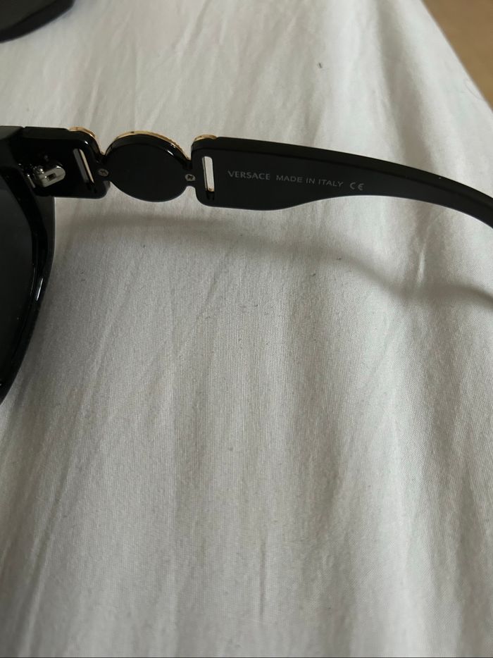 Lunettes de soleil Versace neuves jamais portées - photo numéro 3