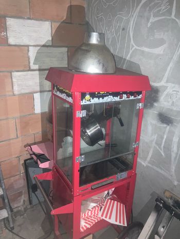 Machine à pop corn   Utilisé deux fois à vendre car je ne m’en sers plus, ça fait un bon moment