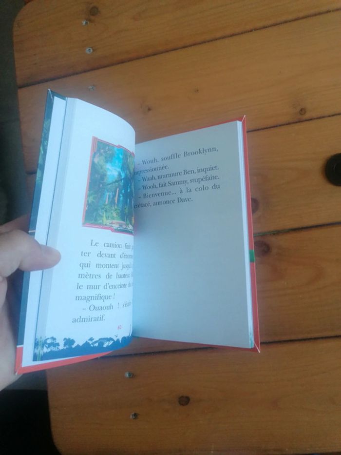 Livre jurassic world camp cretaceous - photo numéro 2