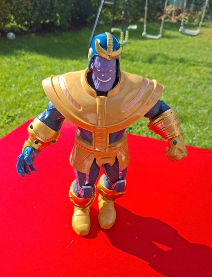Grande figurine marvel tanos disneyland paris - photo numéro 3